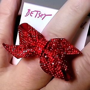 New! BETSEY JOHNSON Betsy's Bows Collection Red Pavè Crystal Holiday Rin…